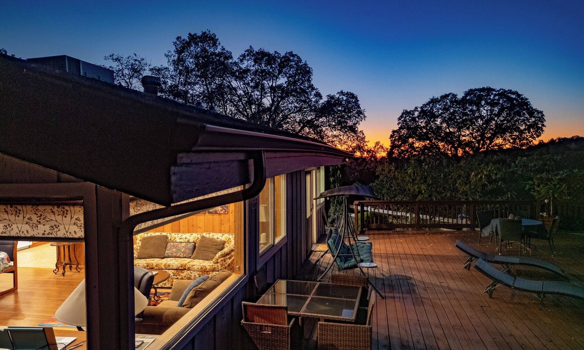 Mariposa House | Two Houses on 100 acres-Pool-2 Hot Tubs-45 Min to Yosemite Nat. Park