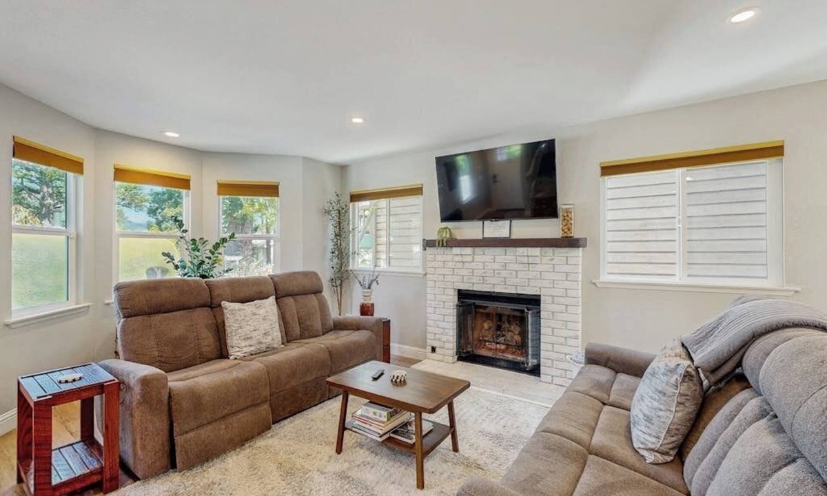 Lodge Hill House | Two-story home w/enclosed yard, patio, gas fireplace, washer/dryer, & fast WiFi