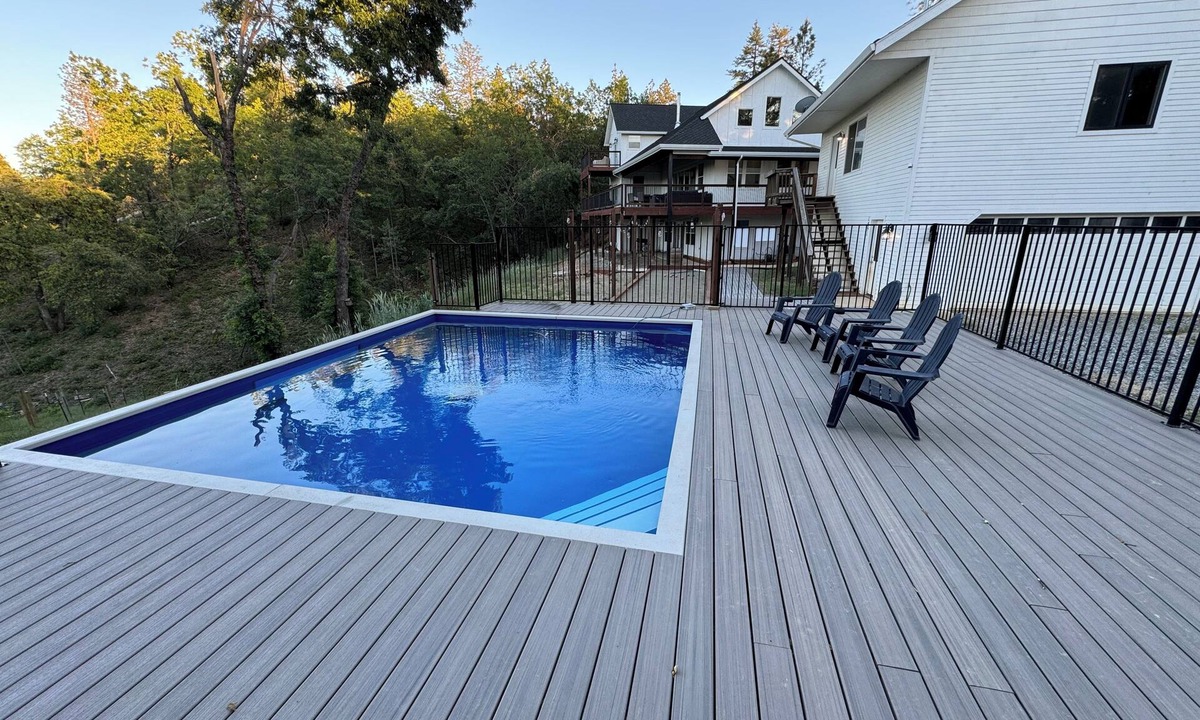 Murphys House | Ultimate Group Getaway: Swimming Pool, Game Room, Bocce & Mountain Views!