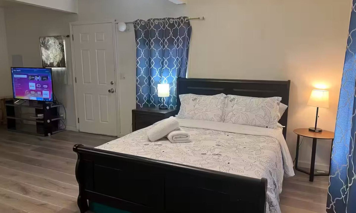 Centerville House | Unit C - The Hideaway