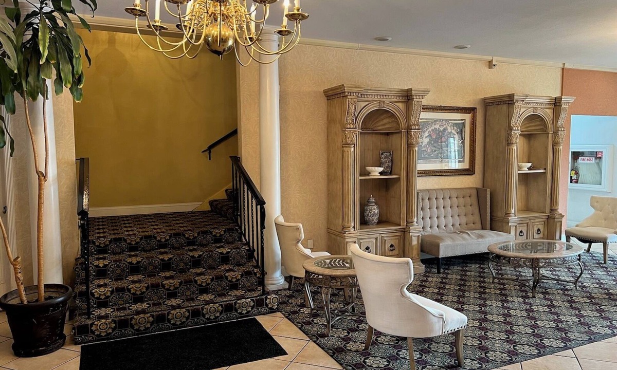 Southwest Berkeley Hotel | University Inn & Suites Berkeley