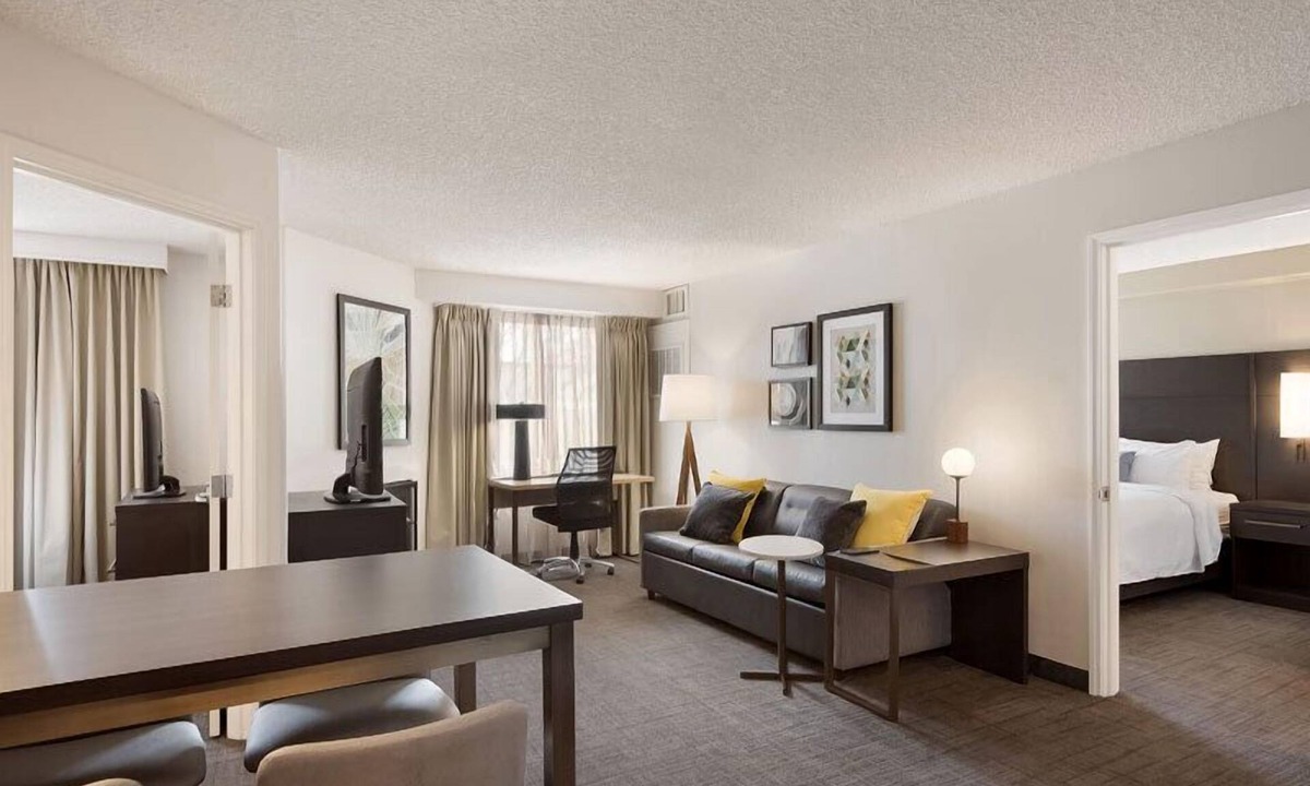 Reno/Tahoe Airport Hotel | Unwind and Relax! Spacious Unit w/Full Kitchen, Pet-friendly, Free Breakfast!