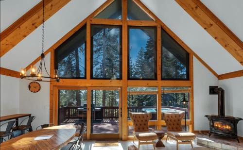 Brockway Villa | Updated Cabin w Lake Views in Amazing Location Private Hot-Tub