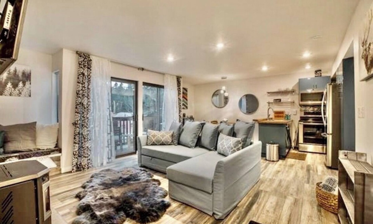 Majestic Pines Condo | Updated tree top cabin retreat!