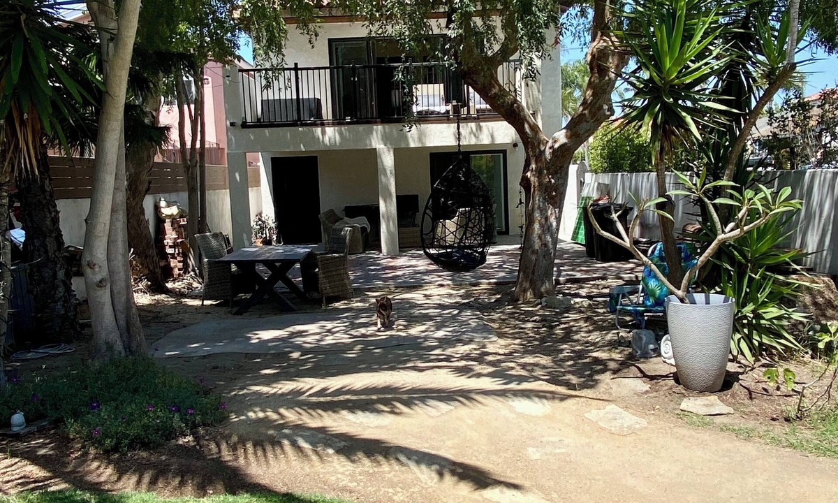 Old Towne House | Upscale, Family Friendly Coastal Retreat. 2 Blocks from So Cal’s, Seal Beach