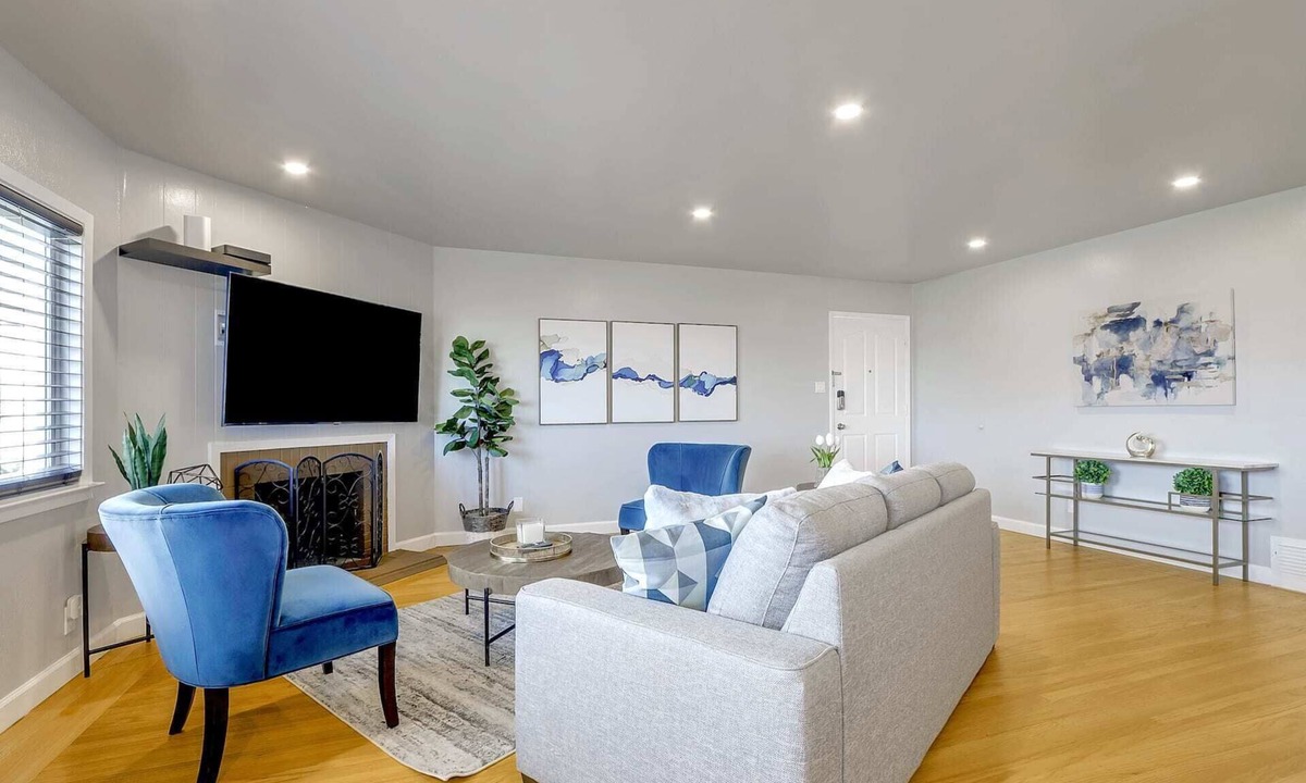 Daly City House | Upscale stylish entire 4B2B house with amazing views