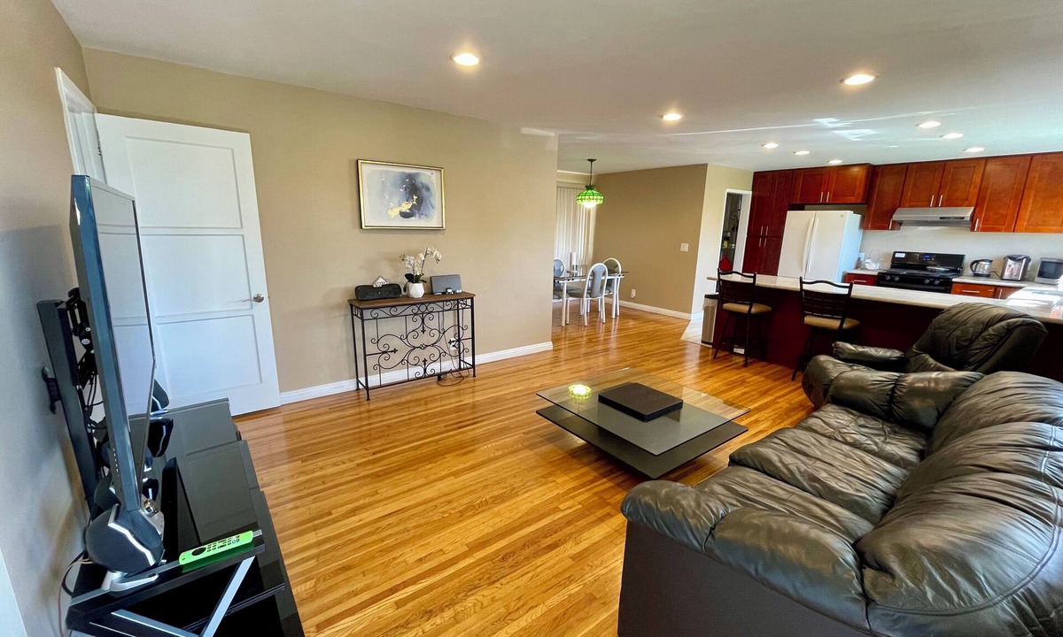 El Monte House | Urban 3-Bedroom House Newly Remodeled with WiFi, AC, PPV TV in lovely El Monte