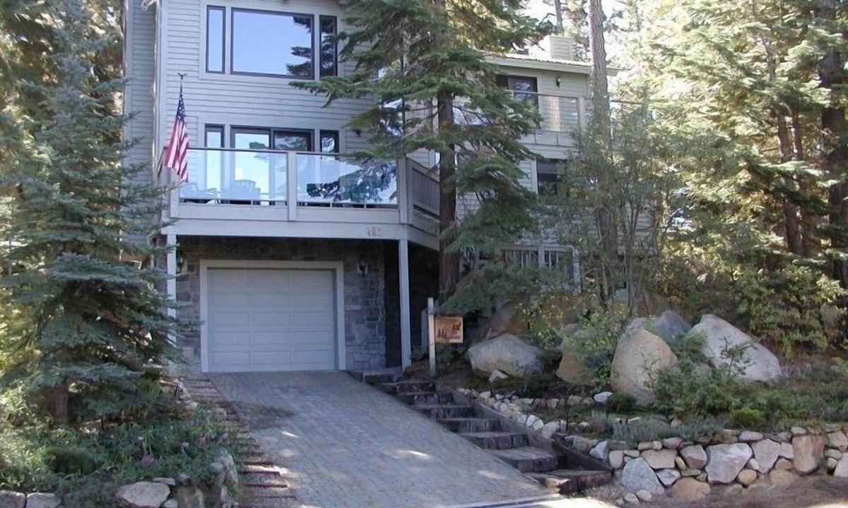 Elk Point House | Lake View/Beach Access All-season Vacation Home