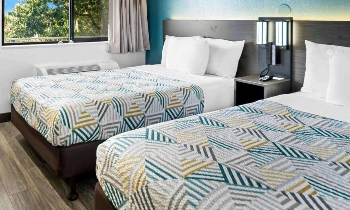 North Fremont Street Hotel | Vagabond Inn Monterey