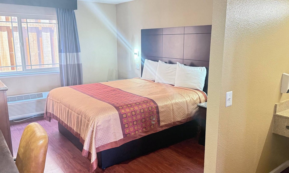 Watsonville Hotel | Valley Inn