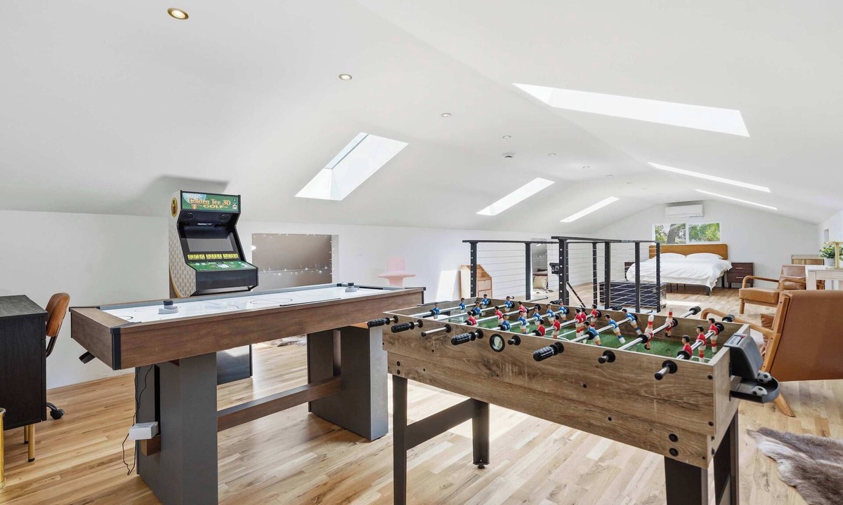 Van Nuys House | Van Nuys 1BR | Finnish Sauna + Game Loft | C&C