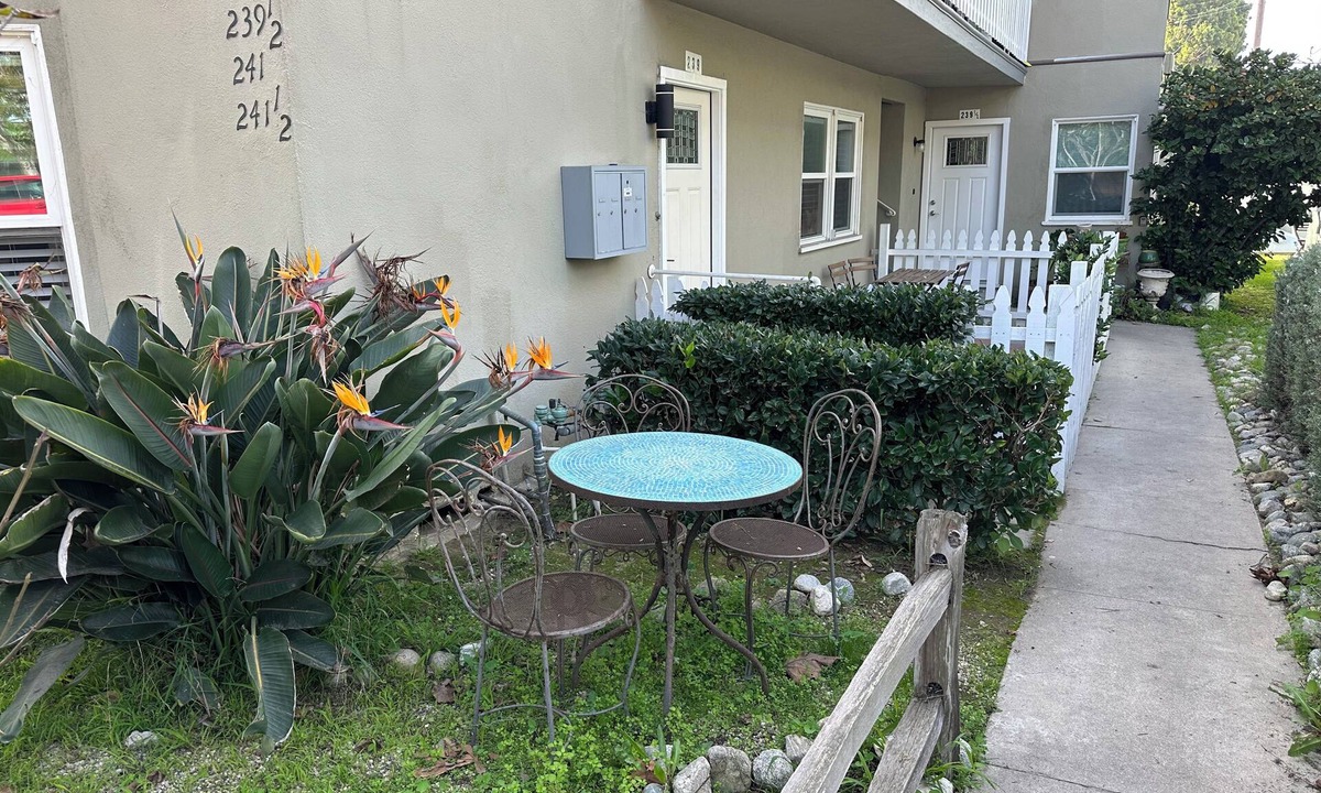 Venice Apartment | Venice Rose Renovated 2BR Close to beach, shops, Whole Foods, Cafes