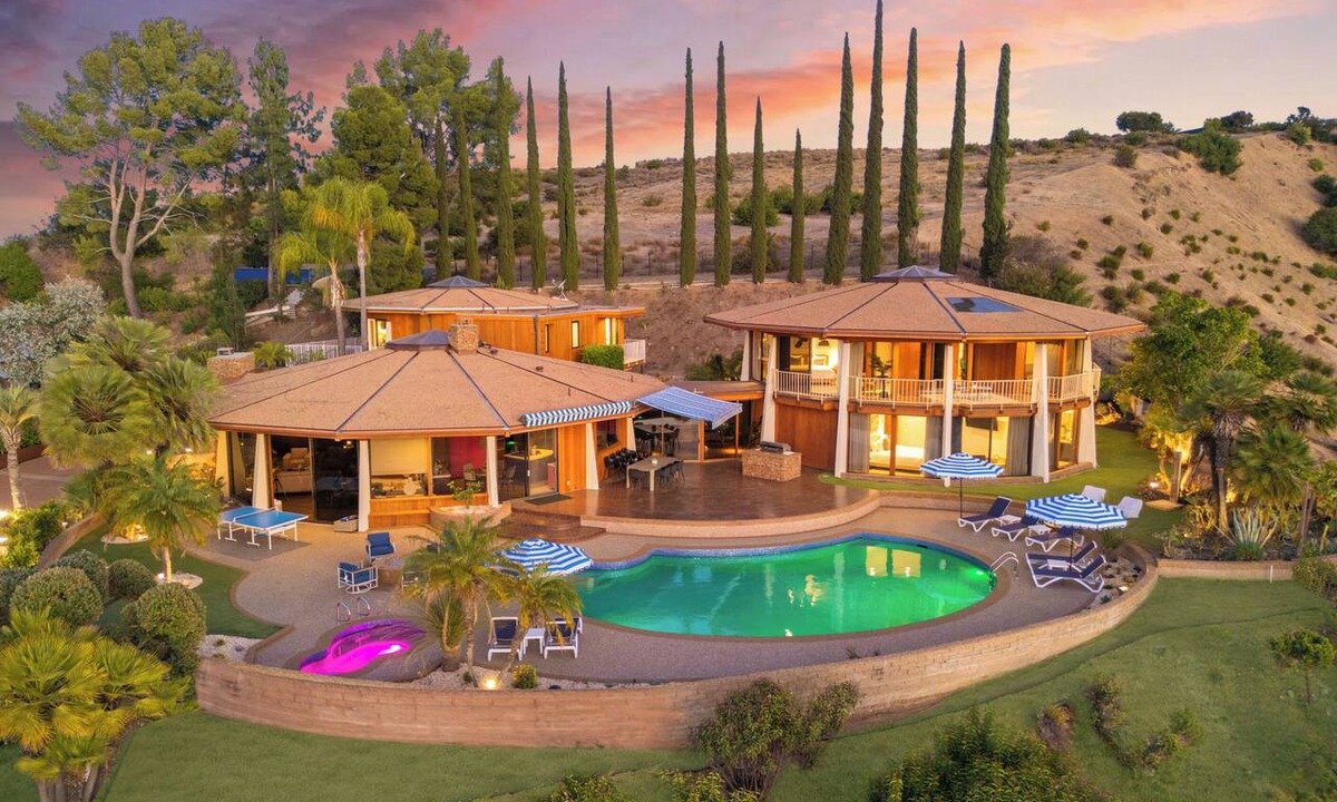 Encino Villa | Via Vallarta - An Architecturally Significant California Modern Home