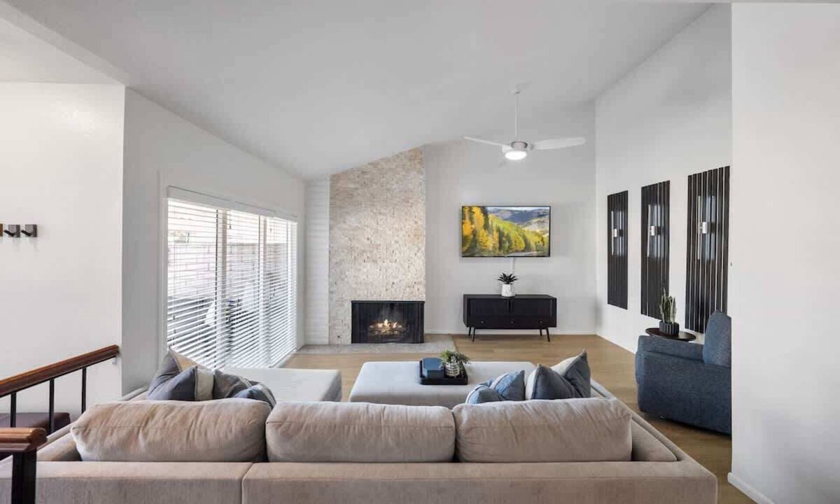 Riverside House | Victoria Woods Retreat close to Downtown Riverside