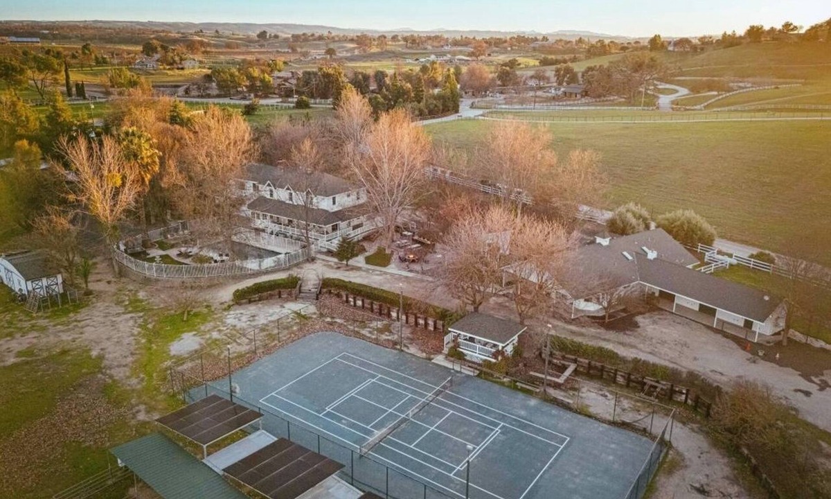 Paso Robles House | Victorian Estate, Two Houses, Sleeps 30! 11 Bedrooms, 7 Baths & Tennis court