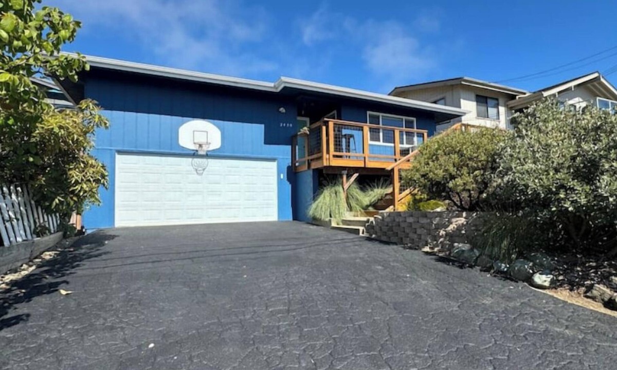 Morro Bay House | Viiews of Morro Rock & Beach Hot tub Pet Friendly Monthly rental @ a low rate!
