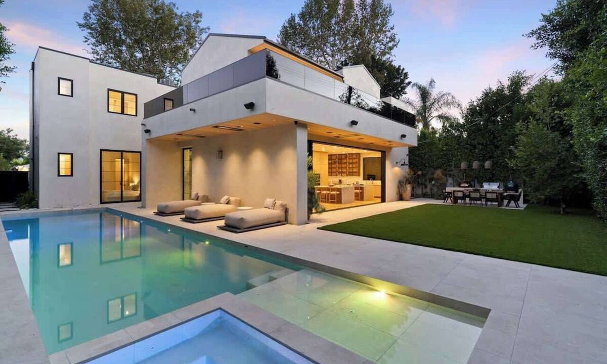 Valley Village House | Villa Madison | Private + Modern in Valley Village