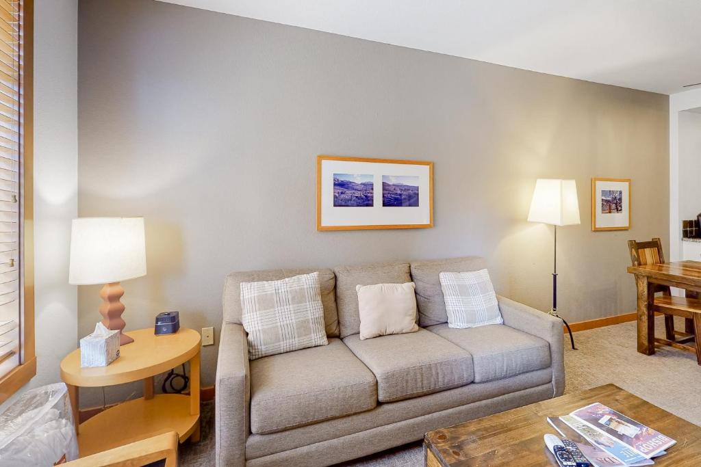 Mammoth Lakes Hotel | Village 2206