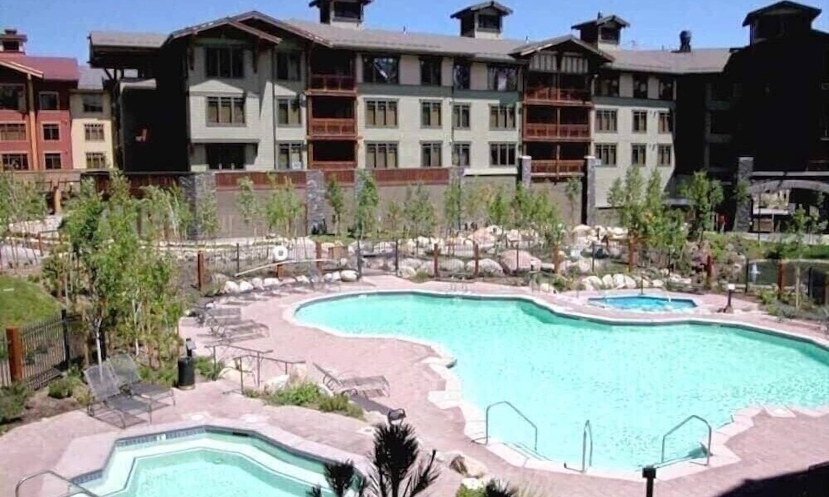 Mammoth Lakes Condo | Village 2416 White Mountain Lodge