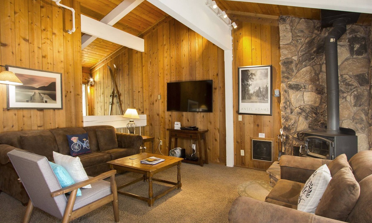 Mammoth Lakes Condo | Villas De Los Pinos #35 | Family-friendly Condo, Shared Hot Tub & Pool