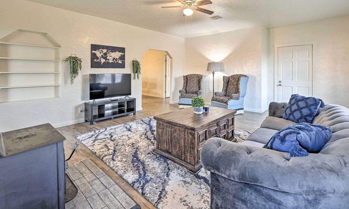 Kaweah House | Visalia Home w/ Patio < 8 Mi to Main St!
