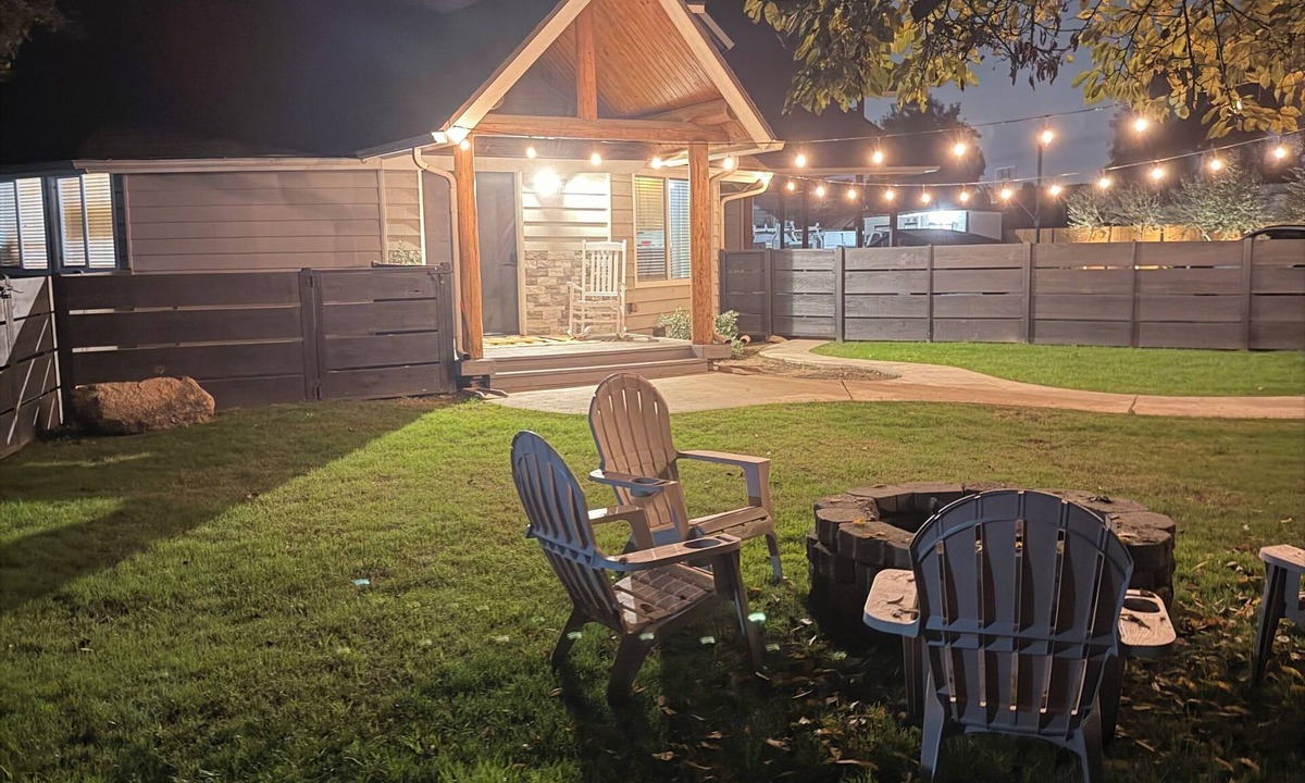 Visalia Cabin | Visalia Modern Farmhouse Cabin - Gateway to Sequoia