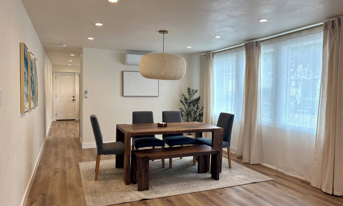 East End Apartment | Walk Downtown + Beach King Beds Family-Friendly