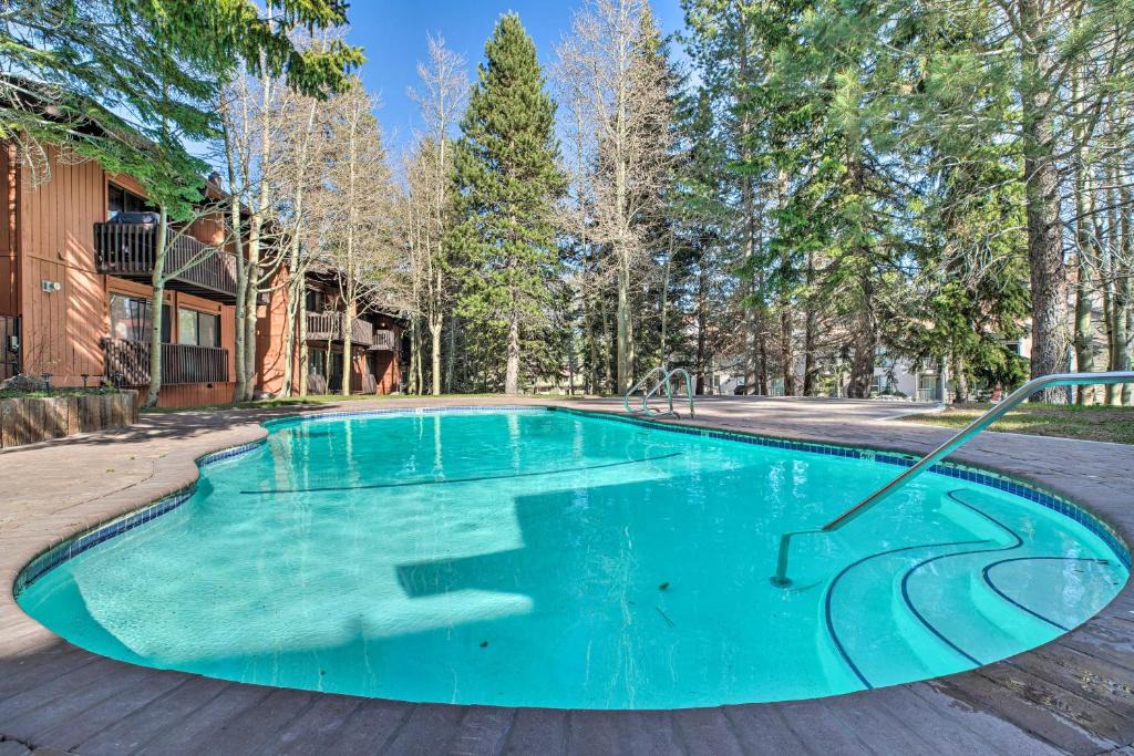 Mammoth Lakes House | Walk to Canyon Lodge! Resort-Style Condo w/Pool