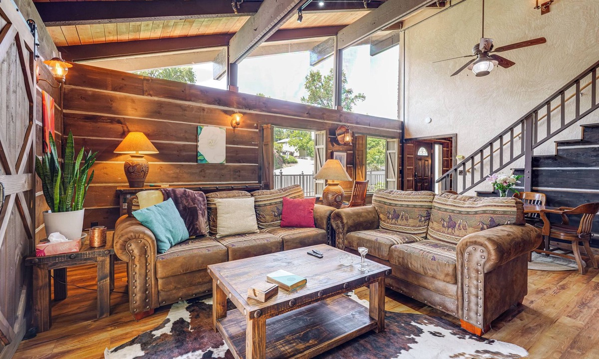 Sonora Cabin | Walk to Dtwn Sonora! Rustic Creekfront Cabin