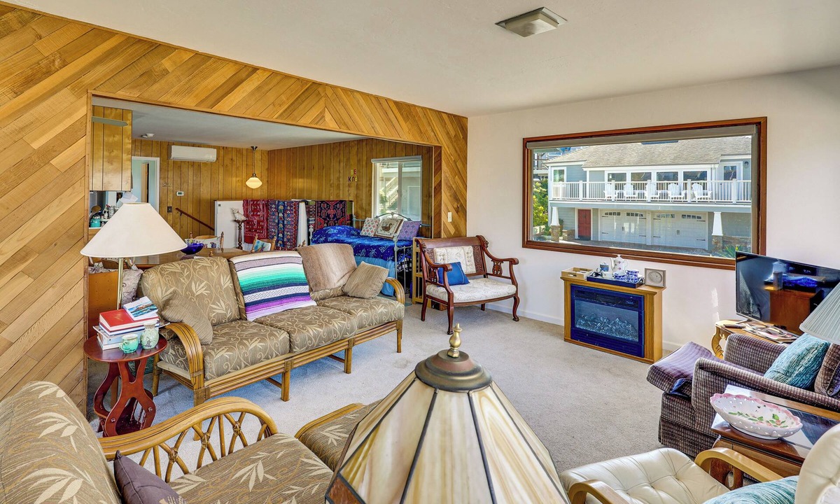 Park Hill Apartment | Walk to Moonstone Beach! PCH Getaway
