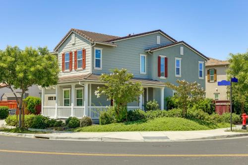 Tracy House | Walk to Parks: Mountain House Retreat w/Patio!