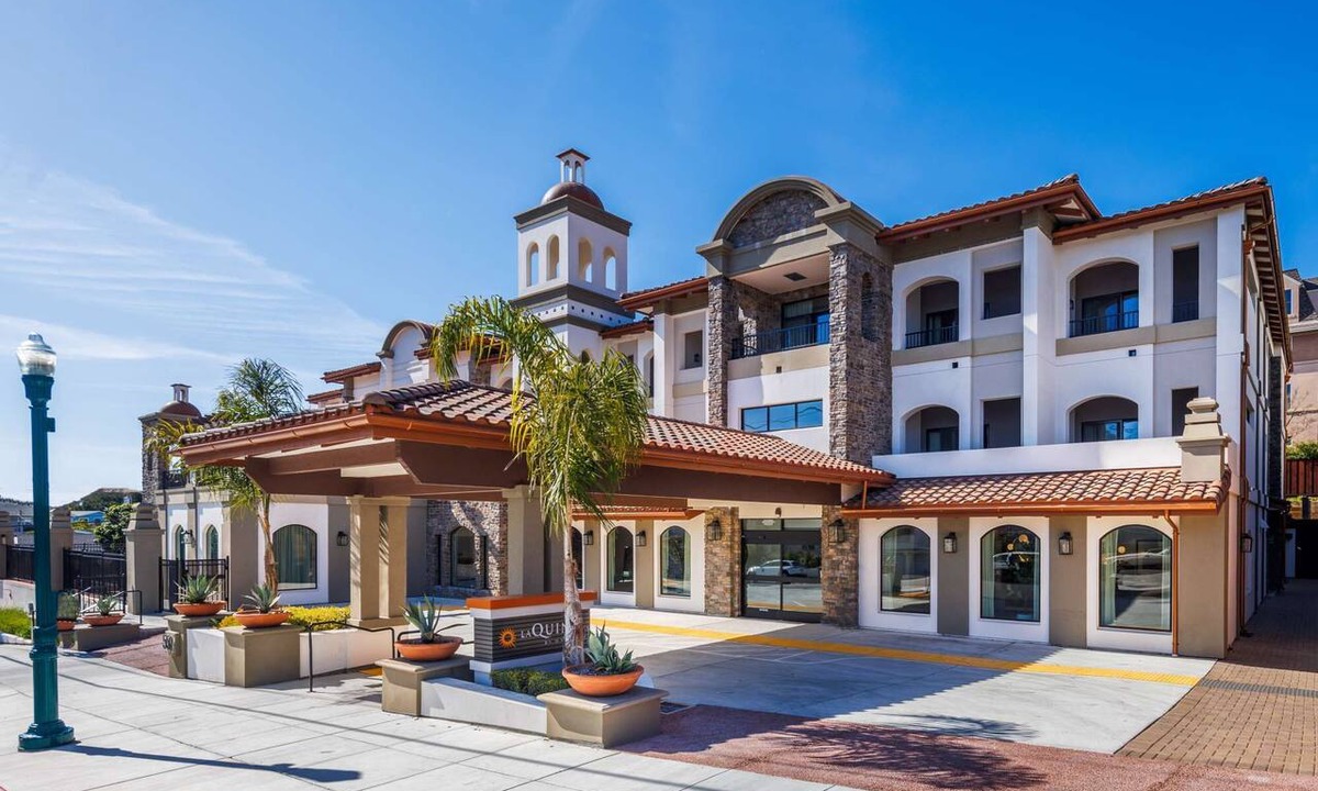 Beach Hill - Beach Flats Hotel | Walk to Santa Cruz Beach | Free Breakfast + Pool