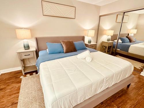 Ocean Park Apartment | Walk to Santa Monica Beach & Pier I Free Parking!