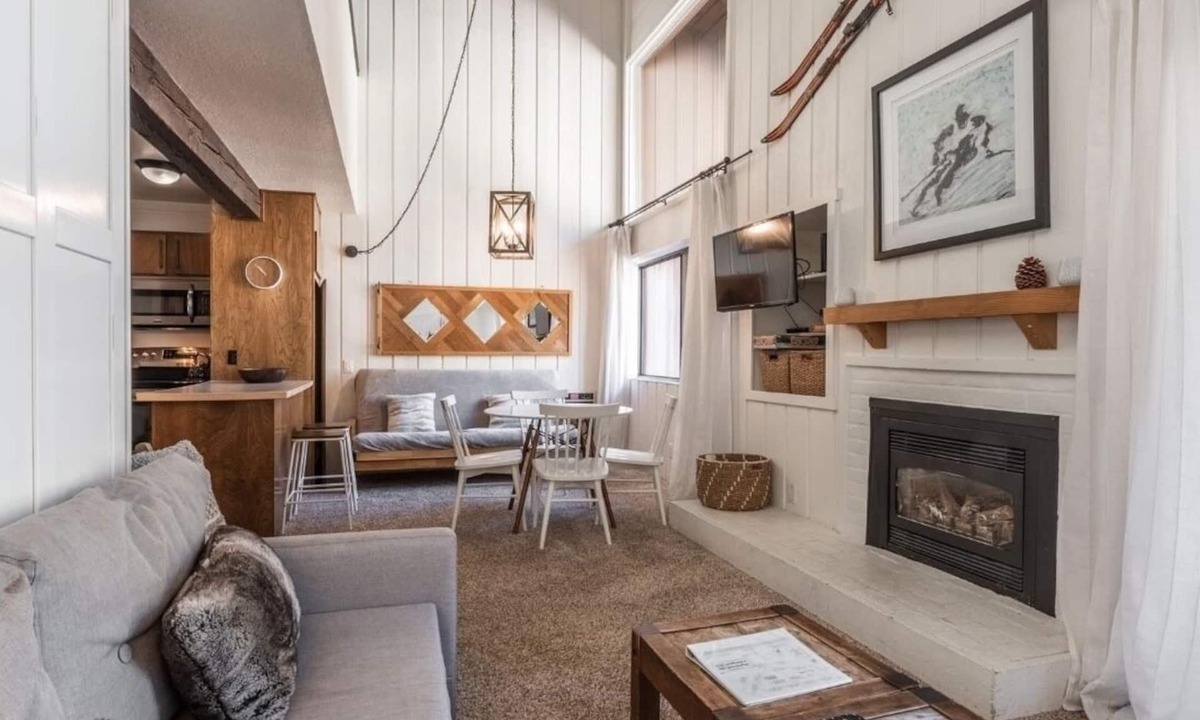 Mammoth Lakes Condo | Walk to the Lifts, ski in ski out!