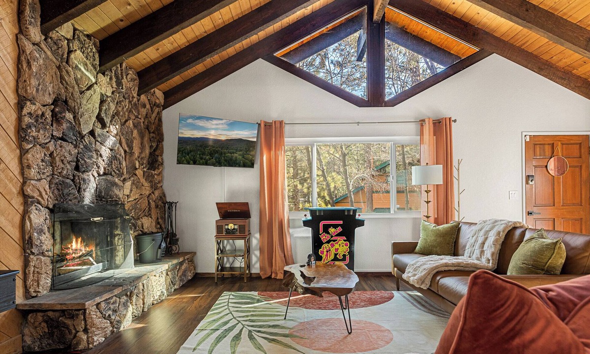 Summit Estates Cabin | Walk To Trails, Hot Tub, Pac-man, Charcoal Grill, Shuffleboard, EV Charger