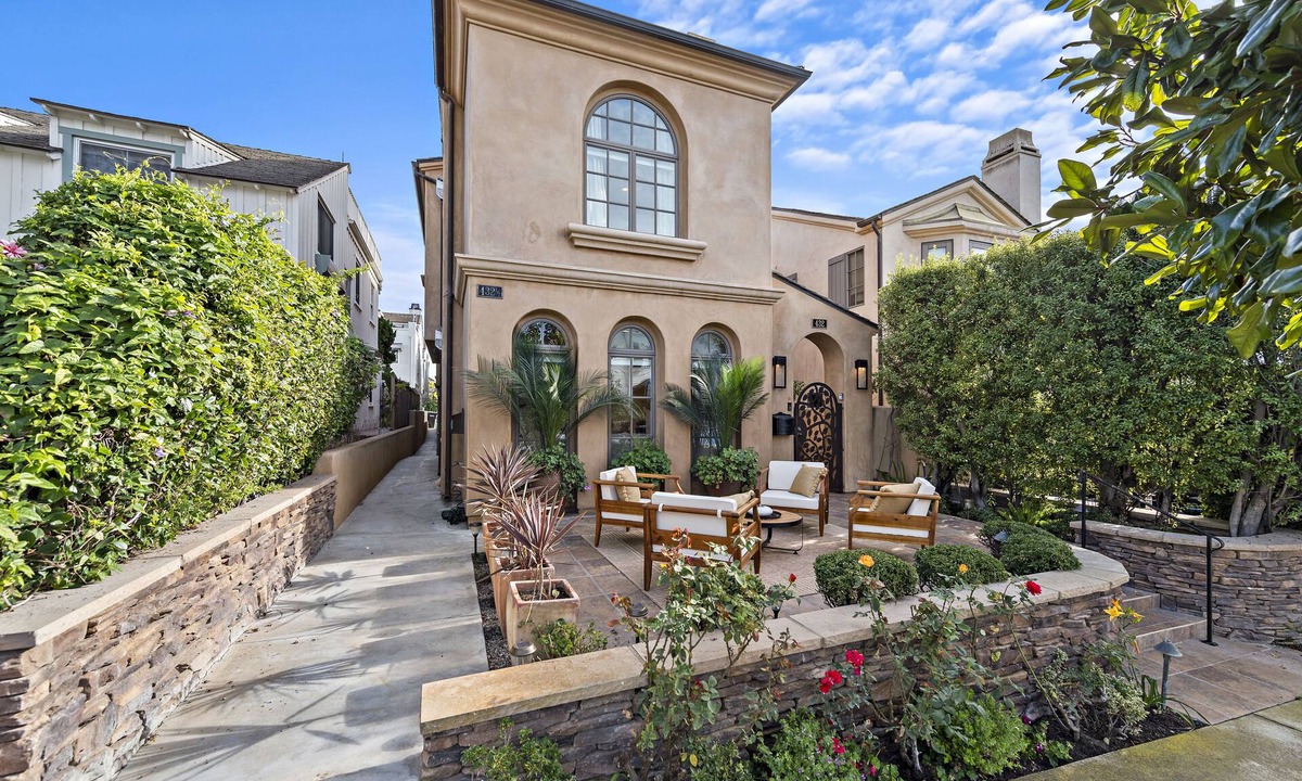 Corona del Mar House | Walking distance of fine dining & shopping Ocean views from rooftop deck