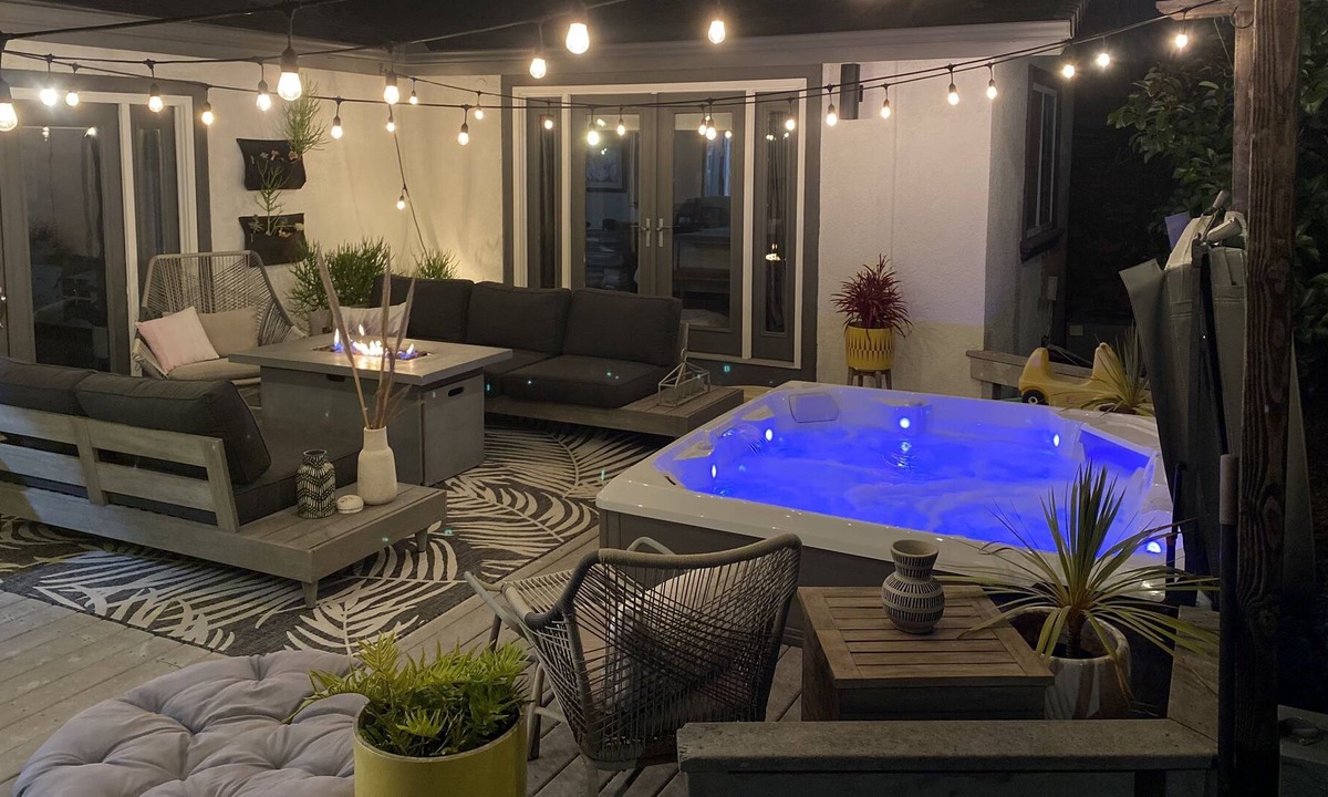 Old Towne House | Warm, Family home near the Beach, Pier and Shops