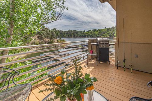 Copperopolis House | Waterfront Lake Tulloch Townhome Steps From Marina