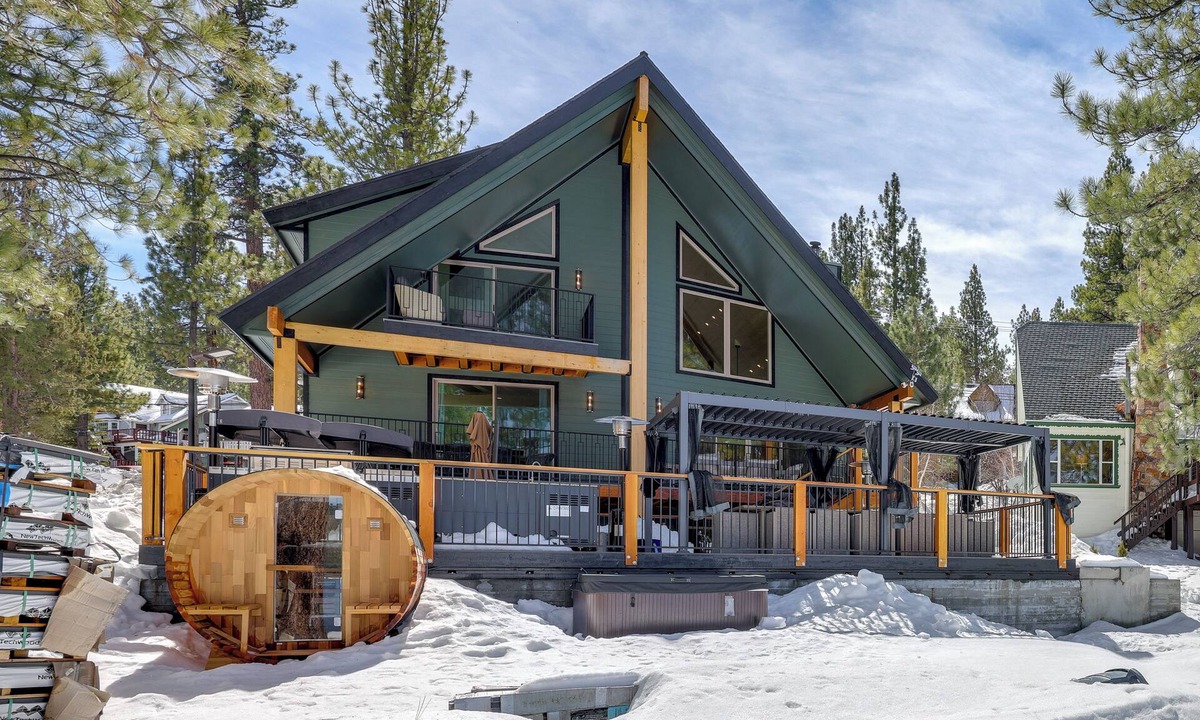 Big Bear Lake House | Waterfront Luxury! Brand-New Big Bear Lake House