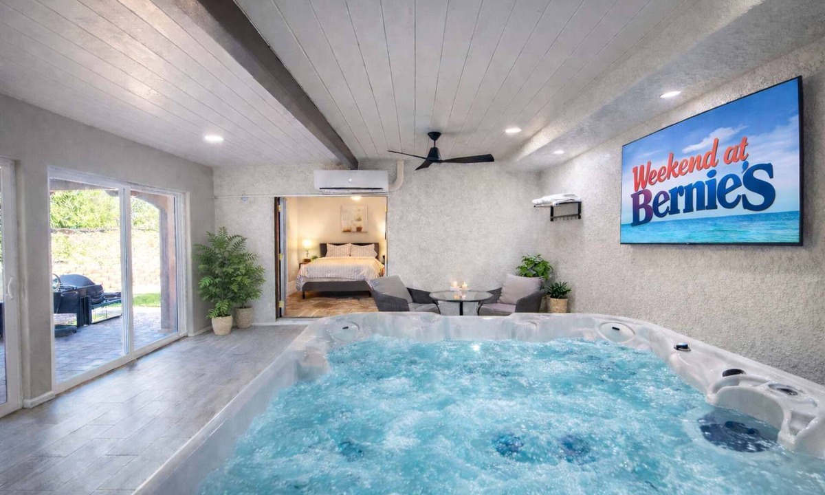 Lake Havasu City Villa | Weekend @ Bernies – Private Polar Lounge