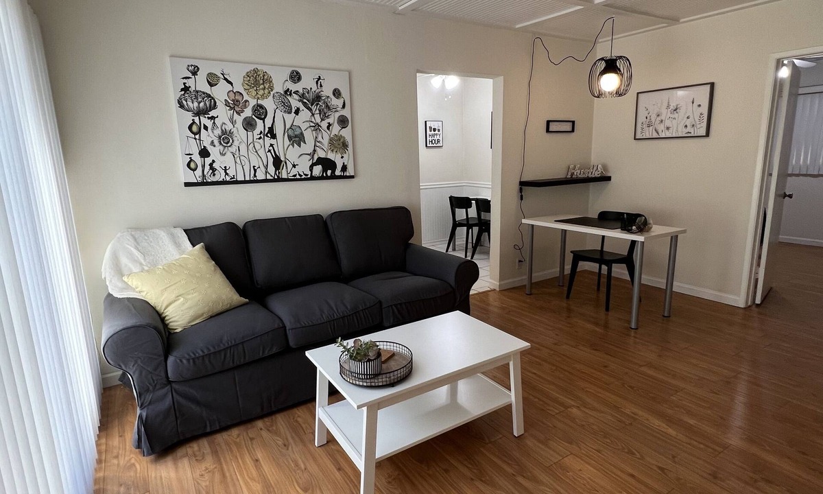 Beverly Grove Apartment | WEHO/Melrose Place 1 Bed 1 Bath - 1.1 mile walk to Cedars Sinai - 31 day min.