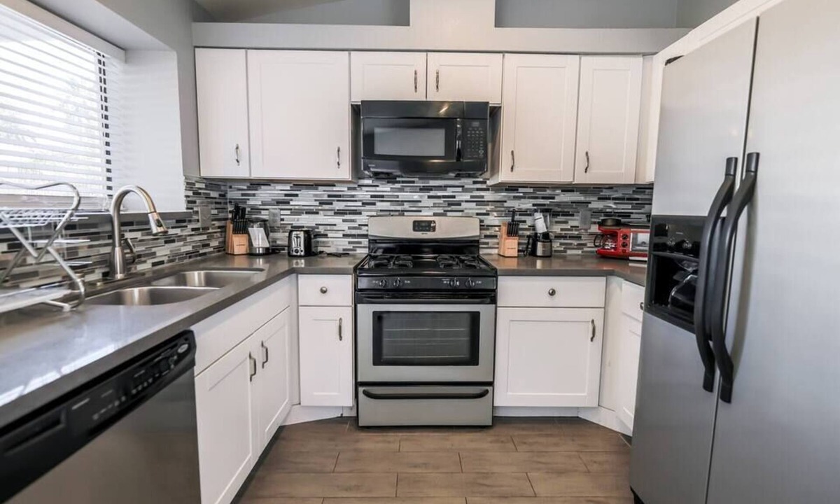 Paradise Villa | Welcome to Fabulous Las Vegas! Located minutes away from the Las Vegas Strip