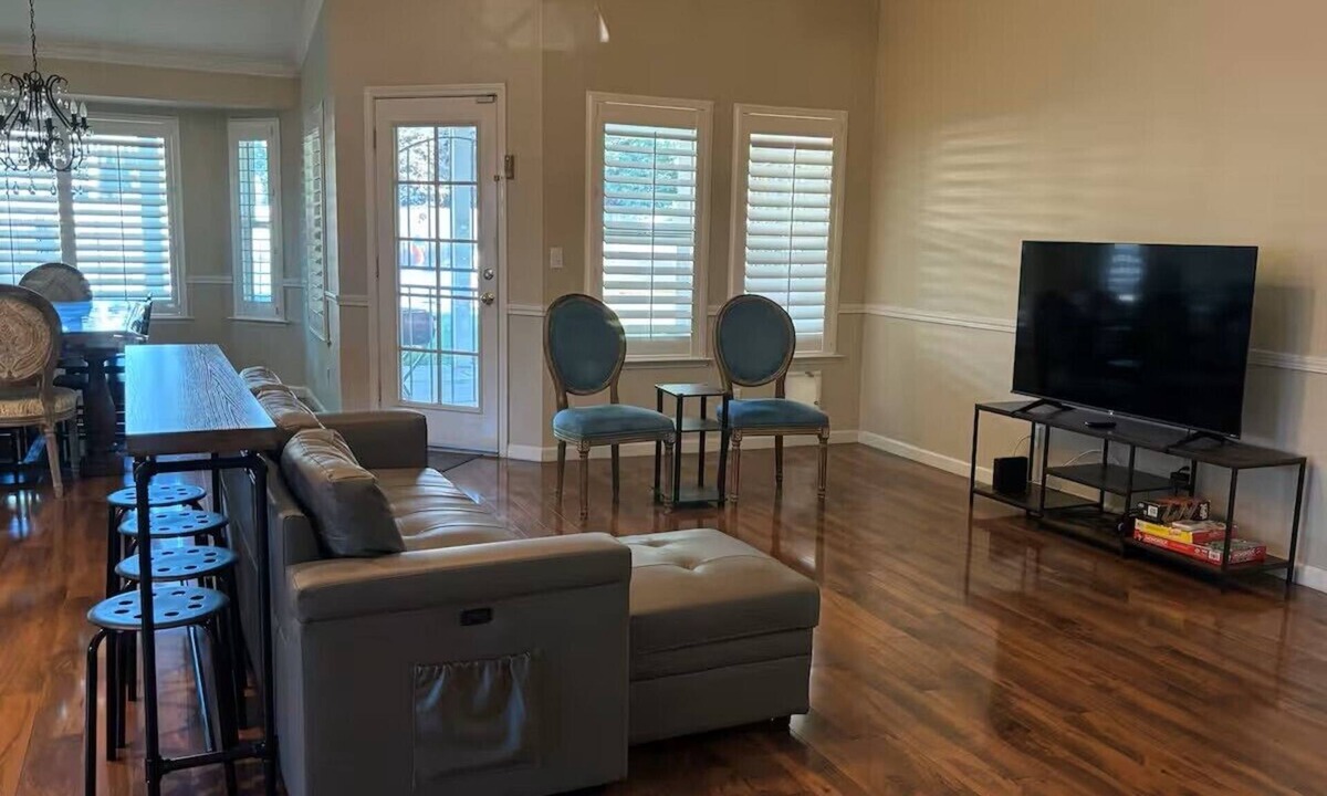 Fresno House | Welcome to the Delbert Den