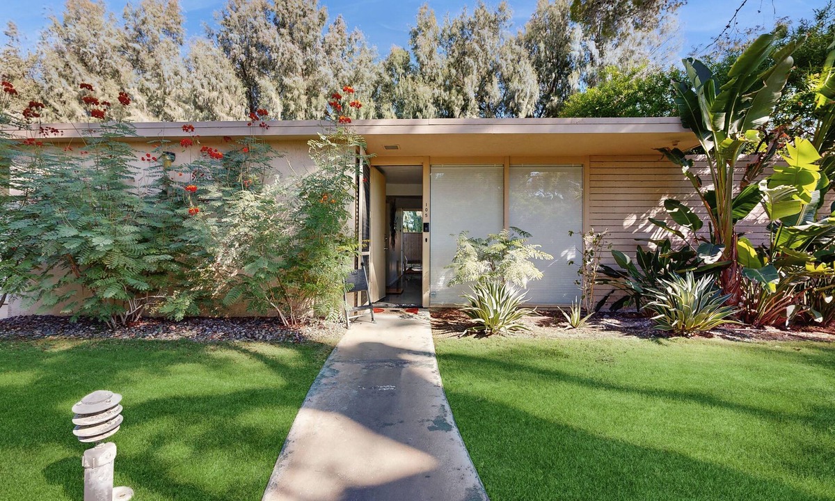 Palm Springs Villa | Well-designed & modern villa with patios, pool & hot tub - walk to downtown