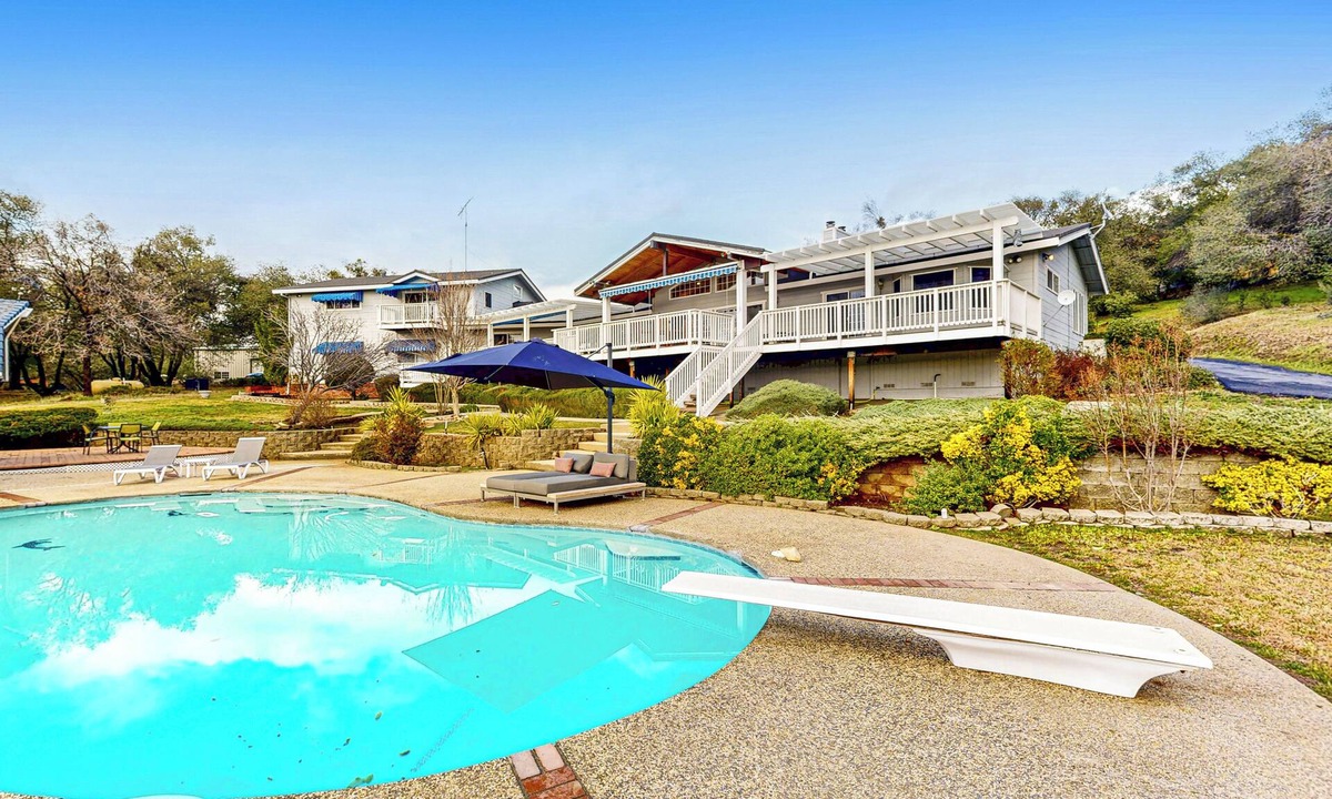 Vallecito House | 'Whispering Oaks Estate' w/Pool & View in Murphys