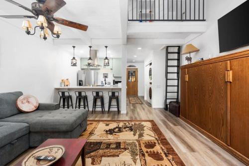 Shaver Lake House | Wilderness Hideaway-Across from the pool & spa