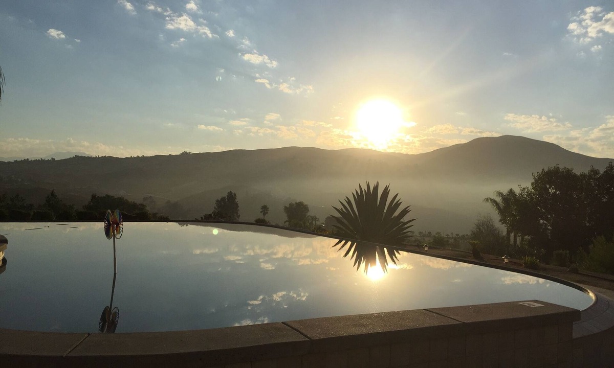 Temecula Villa | Wine Country Home walk to wineries - Infinity Pool Views - 2 king beds