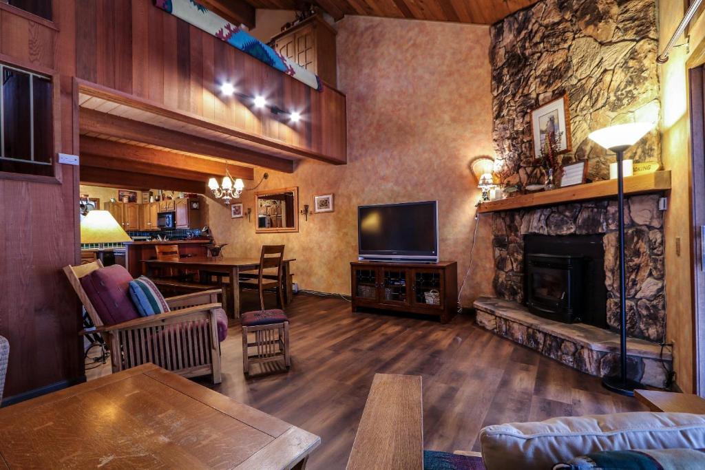 Mammoth Lakes Apartment | Winterset 12 Condo