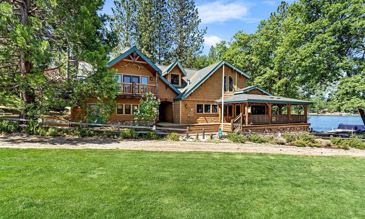 Groveland Cottage | Wonderful Family Glamping Vacation Destination: A Beautiful Cottage by Pine Mountain Lake in Groveland, California