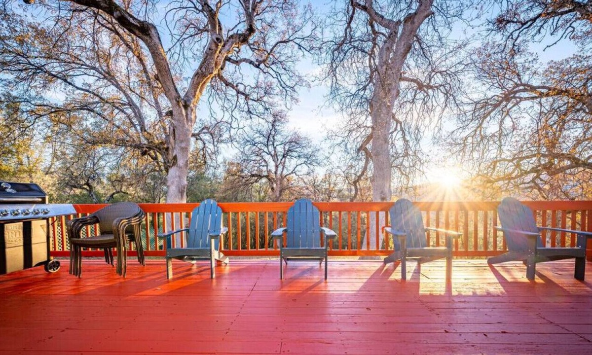 Oakhurst Cottage | Wooded Hills Mountain home w/Hot tub/firepit/BBQ